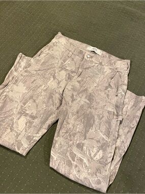 Hollister Men's Light Taupe Patterned Cargo Pants